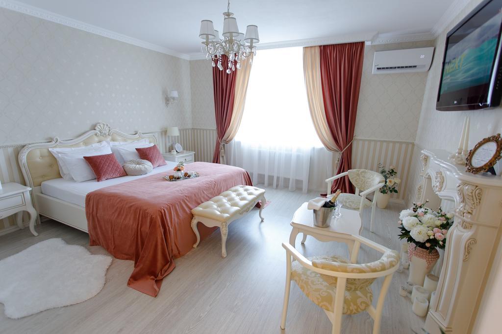 Royal Suite Apartment With Jacuzzi Sumy Exterior photo