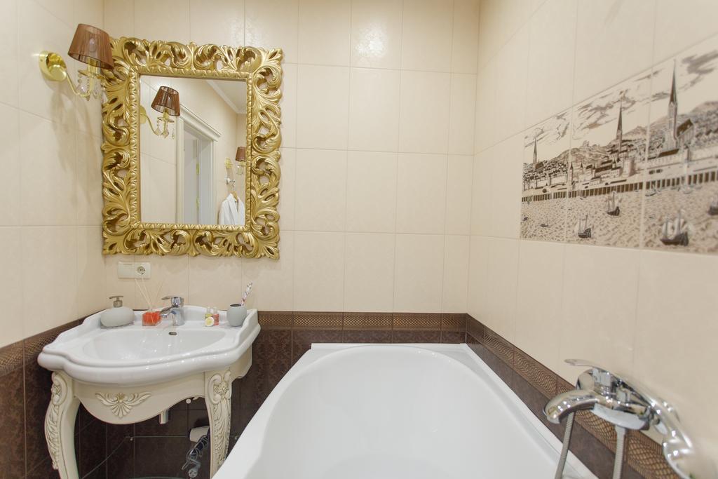 Royal Suite Apartment With Jacuzzi Sumy Exterior photo